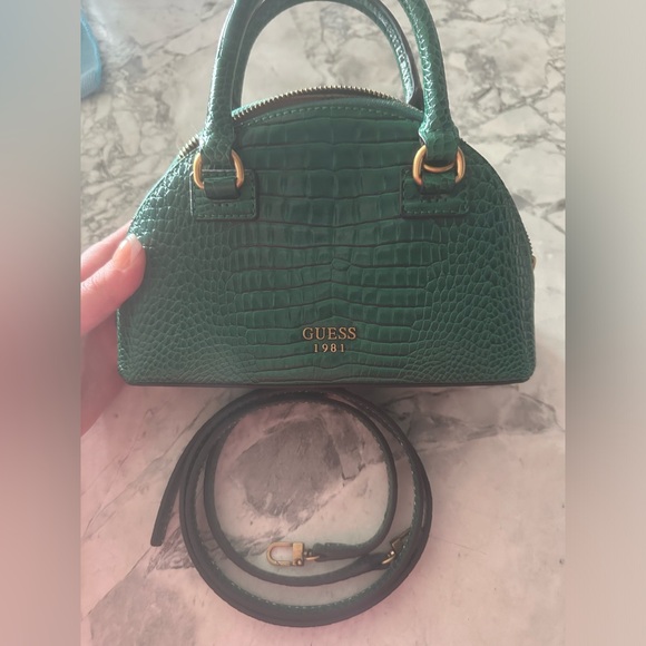 Guess Shilah Mini Dome Bag 💚 - Picture 3 of 7